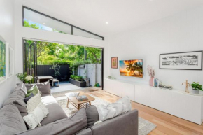 Spacious Modern Home Near Lively Surry Hills